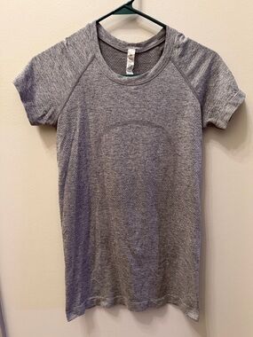Lululemon Swiftly Tech Short Sleeve 2.0 size 6